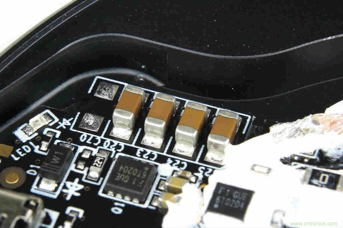 拆解對比：系出同門，小米、紫米無線充電器的差別有多大？