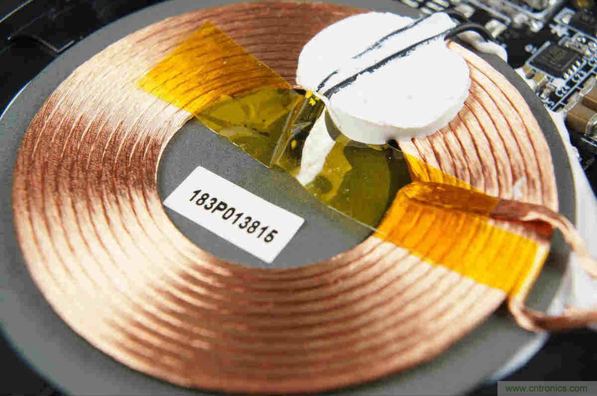 拆解對比：系出同門，小米、紫米無線充電器的差別有多大？