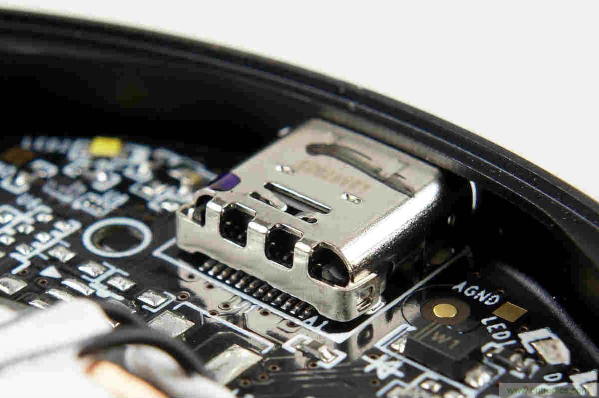 拆解對比：系出同門，小米、紫米無線充電器的差別有多大？