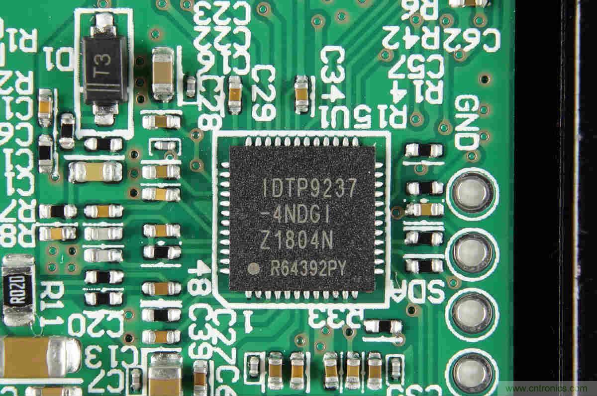 拆解對比：系出同門，小米、紫米無線充電器的差別有多大？