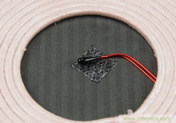 拆解對比：系出同門，小米、紫米無線充電器的差別有多大？