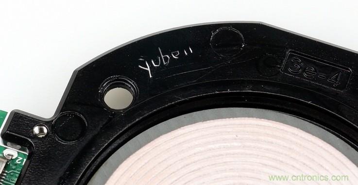 拆解對比：系出同門，小米、紫米無線充電器的差別有多大？