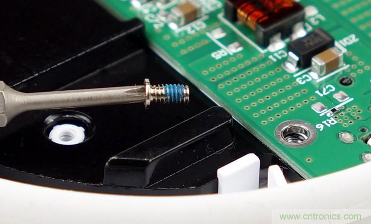 拆解對比：系出同門，小米、紫米無線充電器的差別有多大？