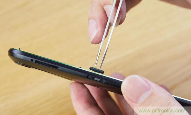 拆解黑鯊手機(jī)：多級(jí)直觸一體式液冷系統(tǒng)有什么門道？