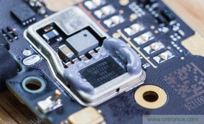 拆解黑鯊手機(jī)：多級(jí)直觸一體式液冷系統(tǒng)有什么門道？