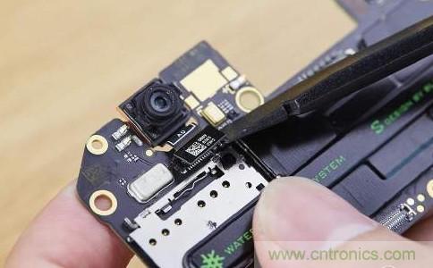 拆解黑鯊手機(jī)：多級(jí)直觸一體式液冷系統(tǒng)有什么門道？