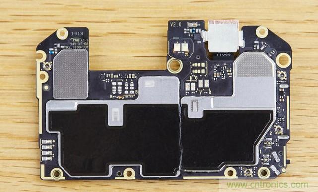 拆解黑鯊手機(jī)：多級(jí)直觸一體式液冷系統(tǒng)有什么門道？