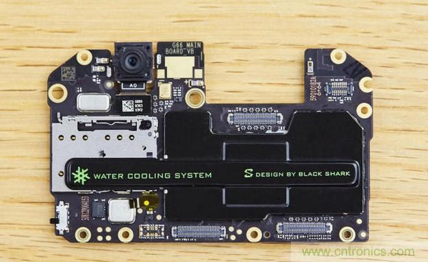 拆解黑鯊手機(jī)：多級(jí)直觸一體式液冷系統(tǒng)有什么門道？