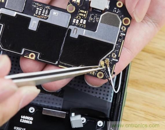 拆解黑鯊手機(jī)：多級(jí)直觸一體式液冷系統(tǒng)有什么門道？