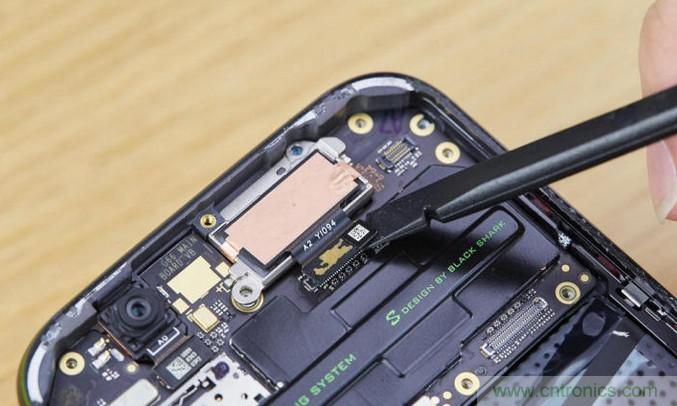 拆解黑鯊手機(jī)：多級(jí)直觸一體式液冷系統(tǒng)有什么門道？