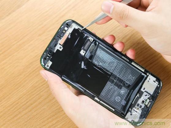 拆解黑鯊手機(jī)：多級(jí)直觸一體式液冷系統(tǒng)有什么門道？