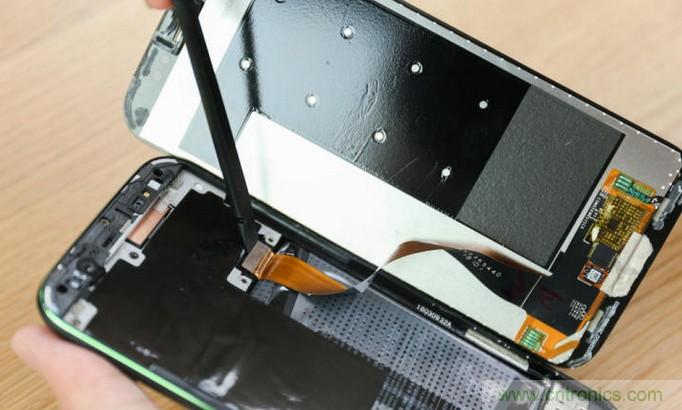 拆解黑鯊手機(jī)：多級(jí)直觸一體式液冷系統(tǒng)有什么門道？