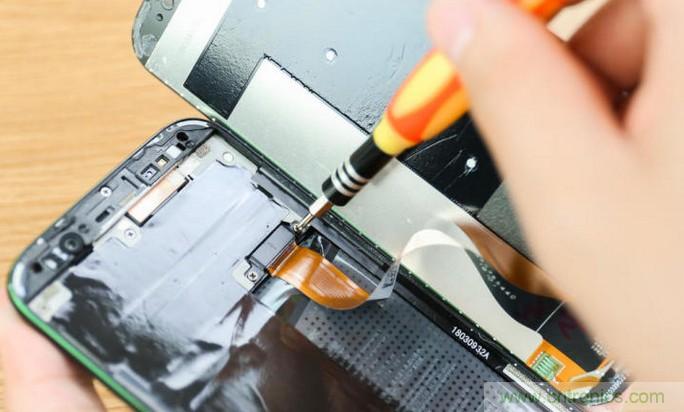 拆解黑鯊手機(jī)：多級(jí)直觸一體式液冷系統(tǒng)有什么門道？