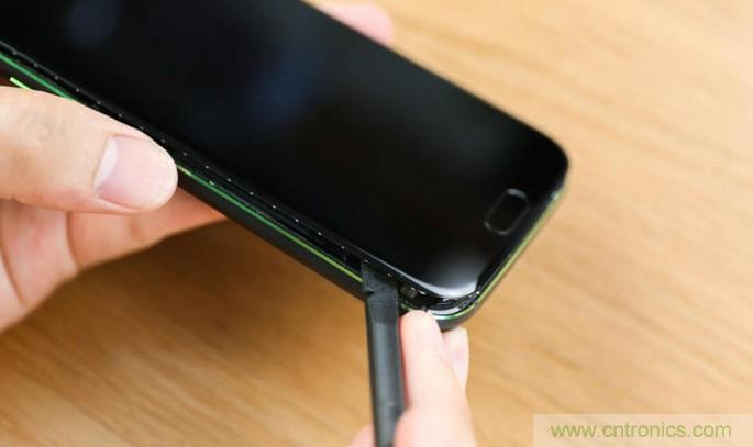 拆解黑鯊手機(jī)：多級(jí)直觸一體式液冷系統(tǒng)有什么門道？