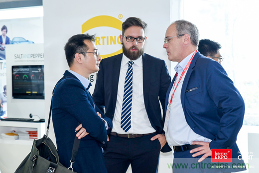 打造合作共贏機(jī)制，推動(dòng)傳統(tǒng)產(chǎn)業(yè)升級(jí)