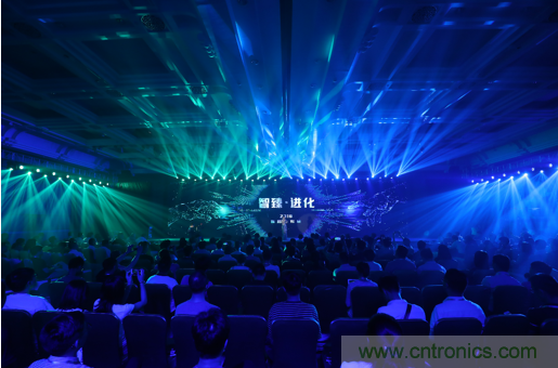 打破認(rèn)知！ITOO EDGE 5革命性智能中控上市在即，智能引擎如何為住宅注入智能化動(dòng)力