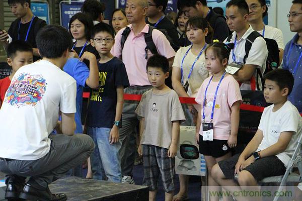 WAIE大戰(zhàn)&ldquo;利奇馬&rdquo;，3萬真粉如約駕臨&ldquo;WAIE 2019第四屆上海國際人工智能展覽會&rdquo;