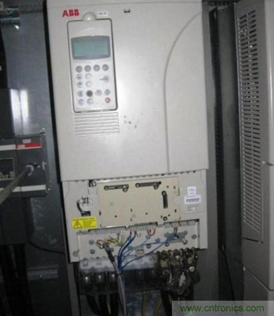 變頻器的輸出頻率調(diào)高，那么輸出電壓將如何提高？