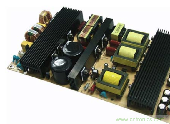 如何使用反向二極管來保護電源？