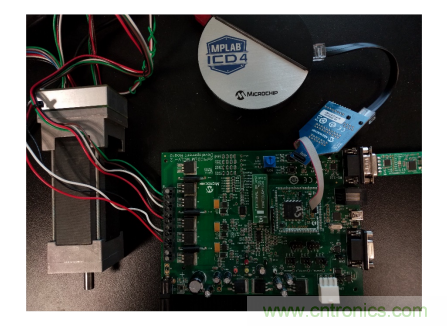 如何使用降階隆伯格觀測器估算永磁同步電機的轉子磁鏈位置？