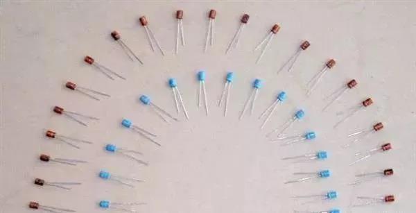 為什么鋁電解電容不能承受反向電壓？