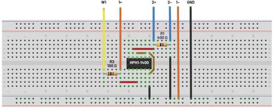   材料  ? ADALM2000主動學習模塊 ? 無焊試驗板和跳線套件 ? 一臺HPH1-1400L 6繞組變壓器 ? 一臺HPH1-0190L 6繞組變壓器 ? 兩個100 Ω電阻  說明  在無焊試驗板上構建圖2所示的電路。需要使用此設置來測量初級/次級匝數(shù)比為1:1的三種不同配置下，兩個變壓器型號各自的頻率響應。兩個紅色箭頭表示在初級和次級使用同一個線圈的配置中連接源電阻和負載電阻的位置。藍色箭頭對應的是在初級和次級使用兩個串聯(lián)線圈的配置。綠色箭頭對應的是在初級和次級使用三個串聯(lián)線圈的配置。