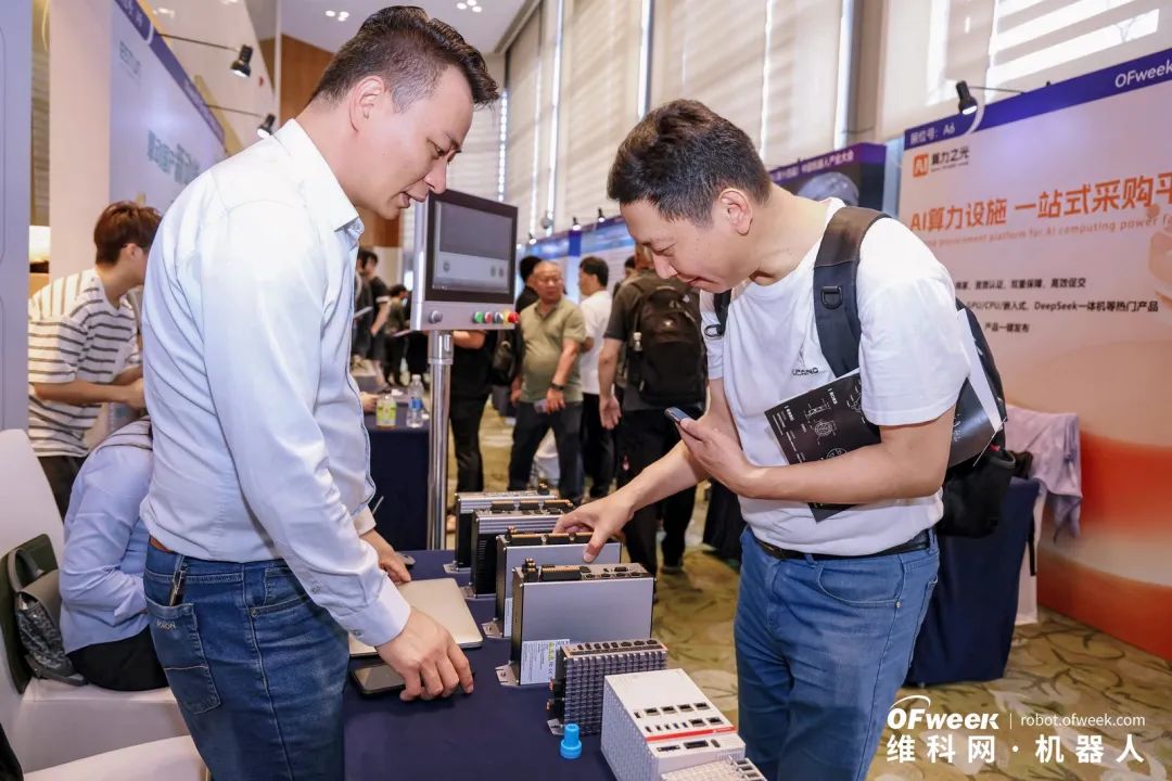 大咖齊聚，智啟新篇 | OFweek 2025（第十四屆）中國(guó)機(jī)器人產(chǎn)業(yè)大會(huì)圓滿收官！
